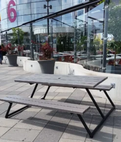 Piknik-pöytäryhmä Eden Wood Stockholm, musta jalusta, 6 henkilölle